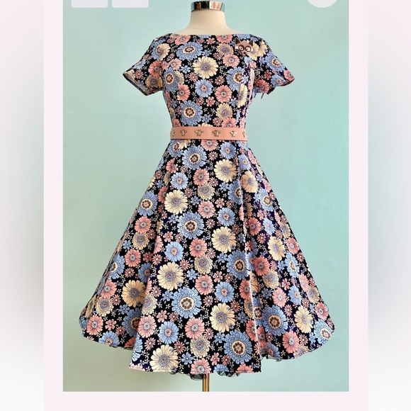 Eva Rose Dresses & Skirts - Navy zinnia short sleeve rounded neck dress by Eva Rose